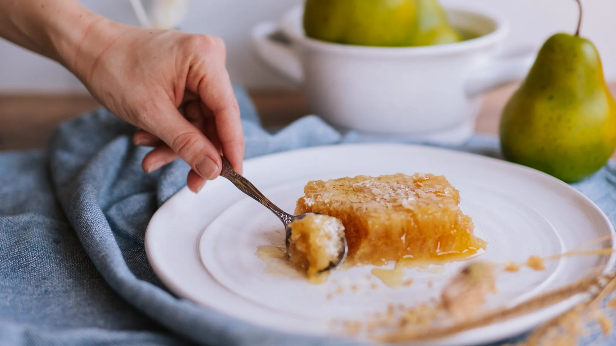 Hungarian Acacia Honeycomb - Image 5